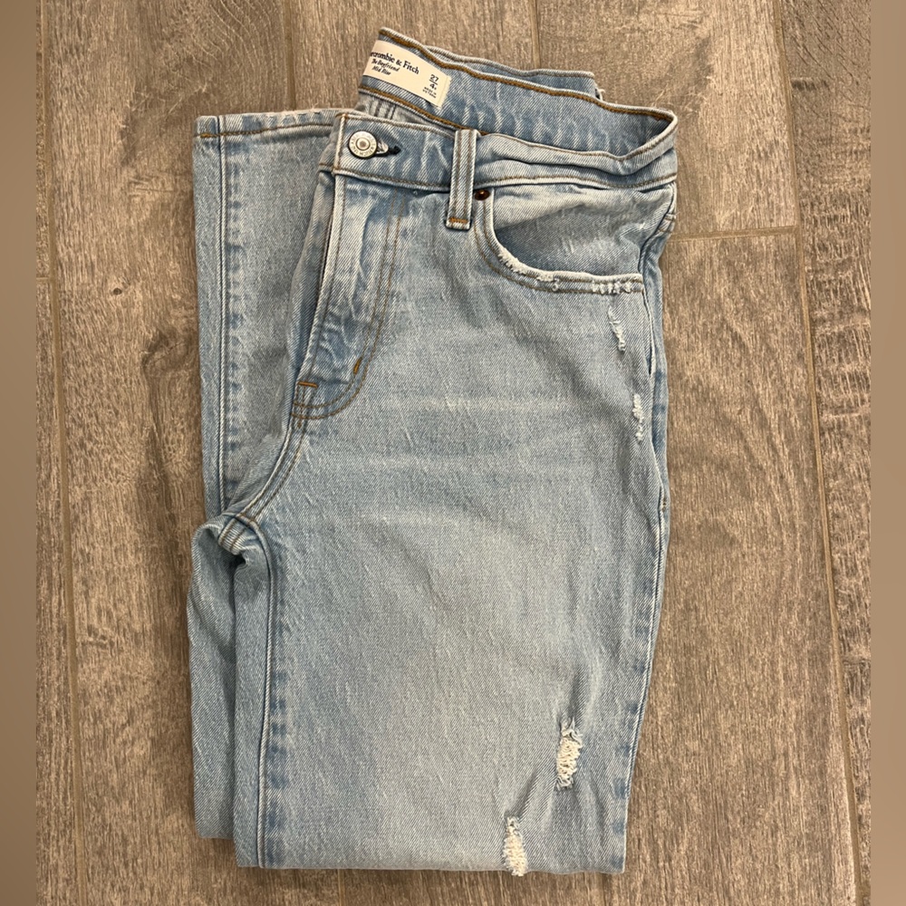 Abercrombie & Fitch The Boyfriend Mid Rise Jeans Light Wash Size 4 / 27
